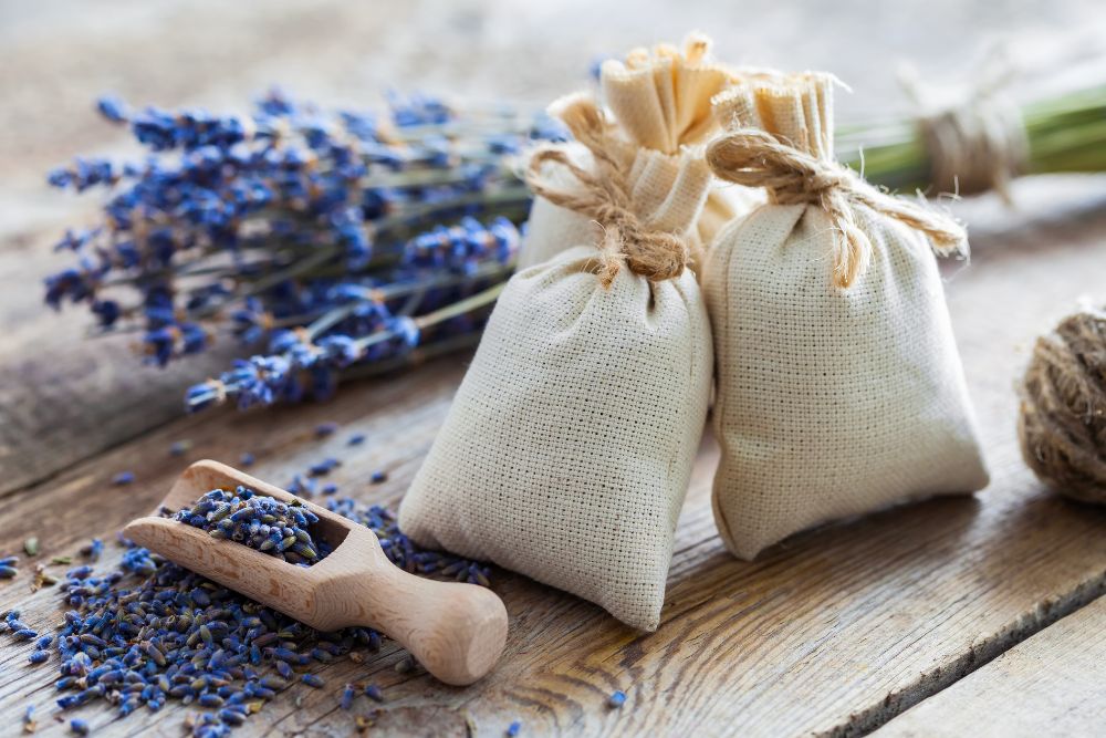 Aromatické látkové sáčky s levandulí pro šatník